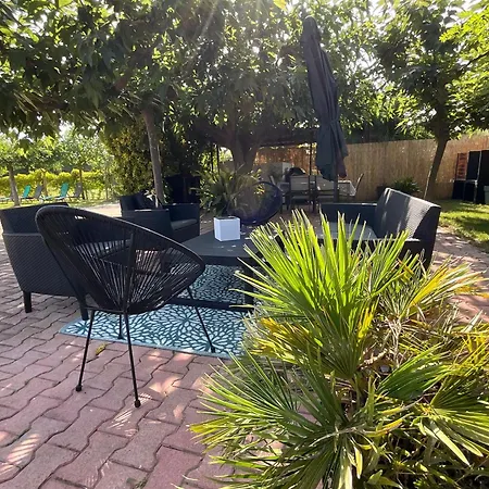 Renovee Avec Piscine, Proche Mer Et Commerces, Grand Jardin, Bbq/plancha, Parking Multiple, 10 Pers. - Fr-1-800-2